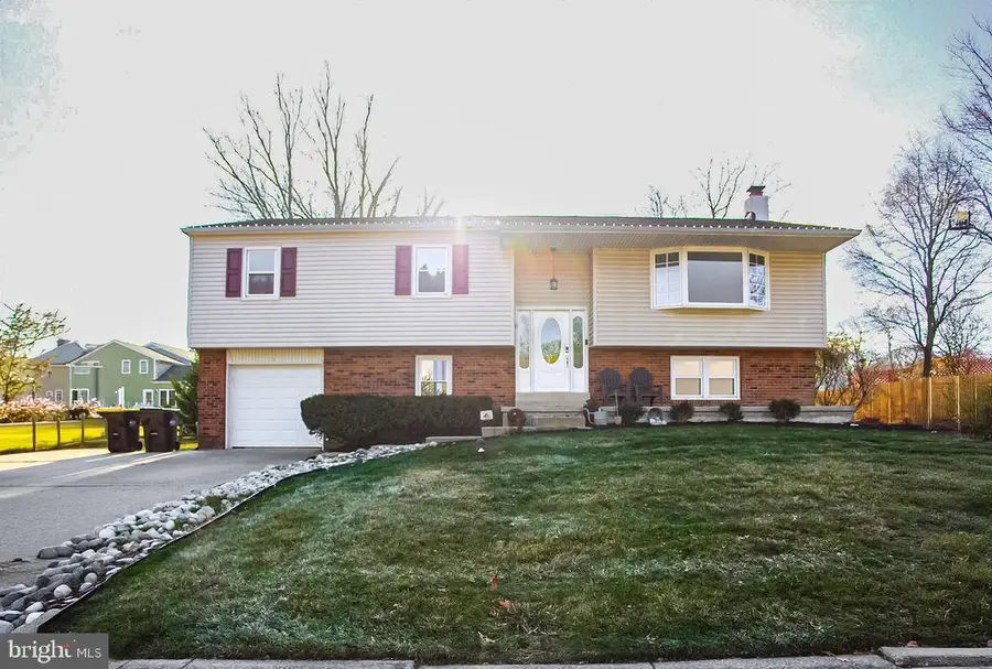 227 Hyde Park Pl, Yardley, PA 19067 - Image #2