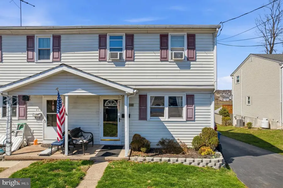 87 W Park Ave, Sellersville, PA 18960 - #2