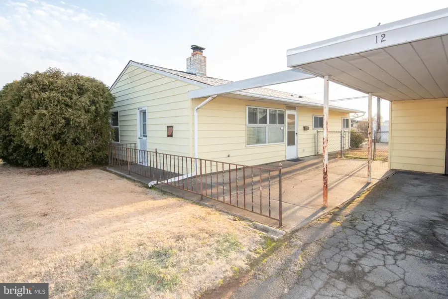 12 Palm Ln, Levittown, PA 19054 - Image #2