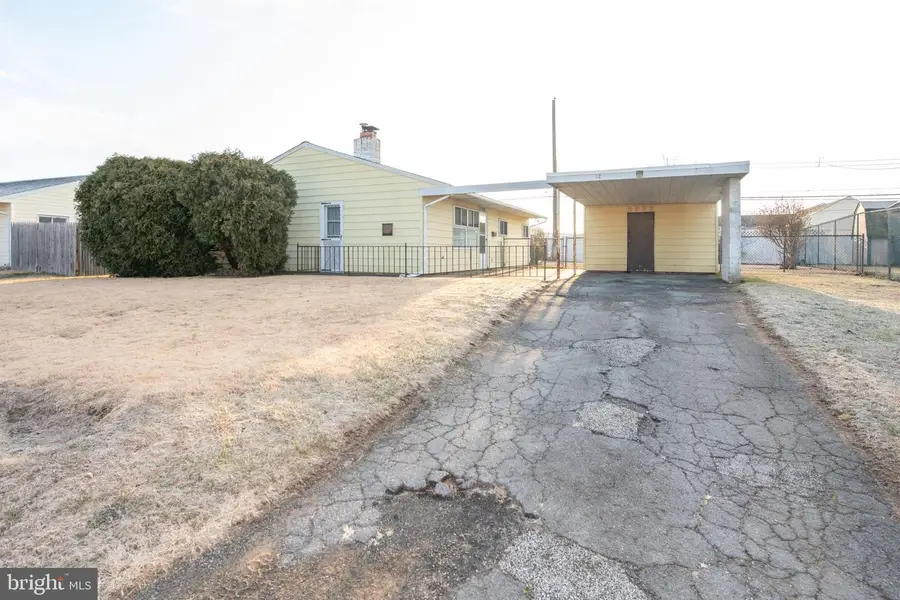 12 Palm Ln, Levittown, PA 19054 - Image #3