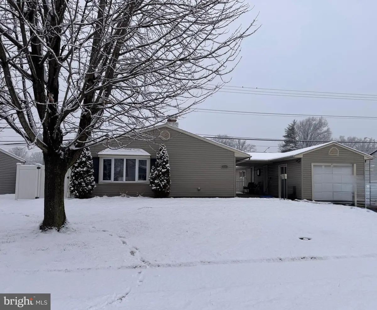 59 Graystone Ln, Levittown, PA 19055 - Image #1