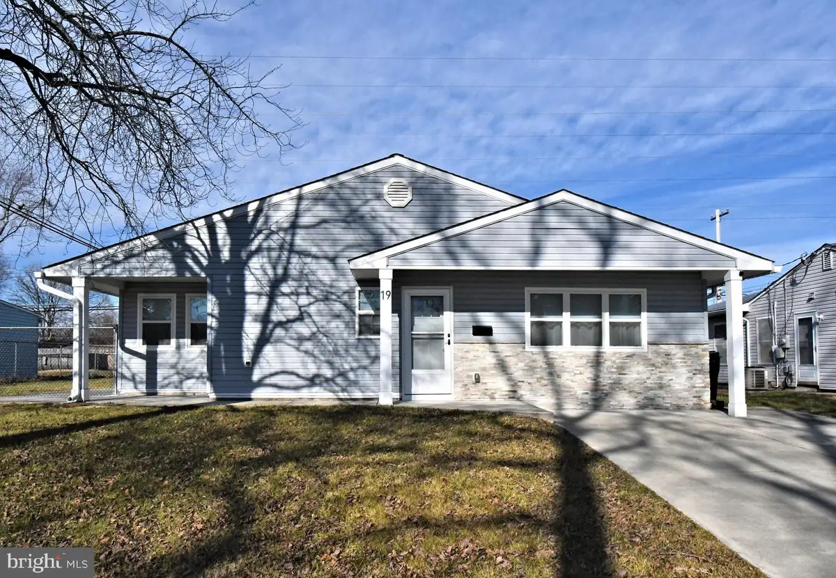 19 Walnut Ln, Levittown, PA 19054 - Image #1