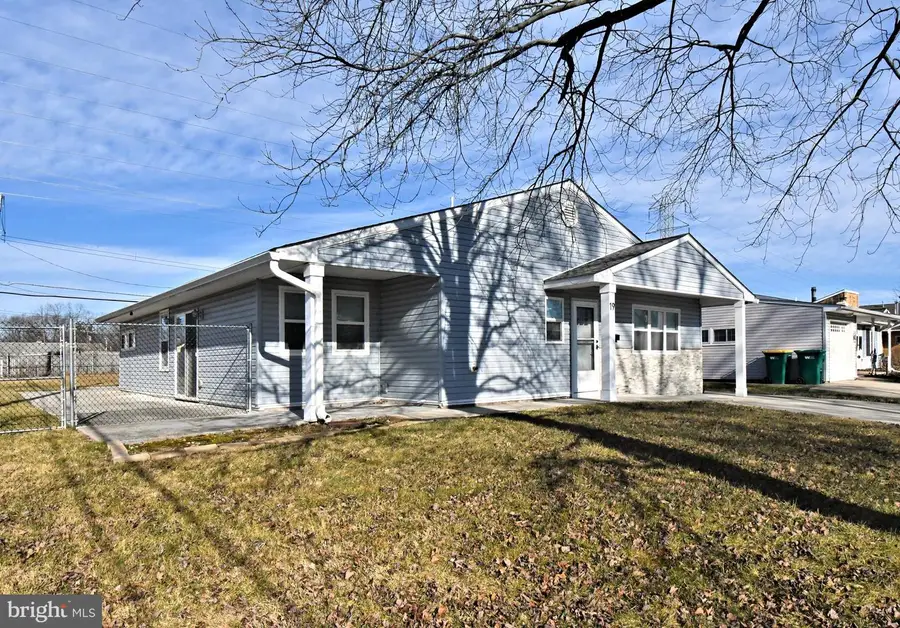 19 Walnut Ln, Levittown, PA 19054 - Image #2
