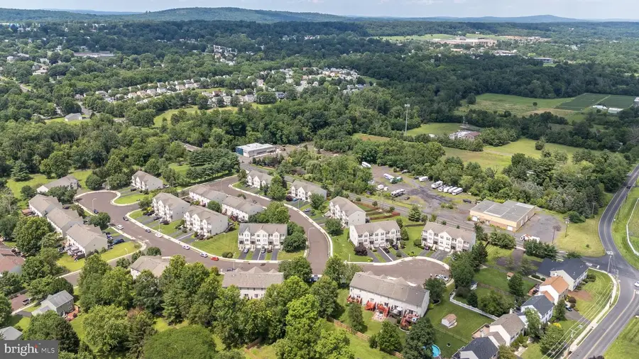 146 Strawberry Ln, Perkasie, PA 18944 - Image #2