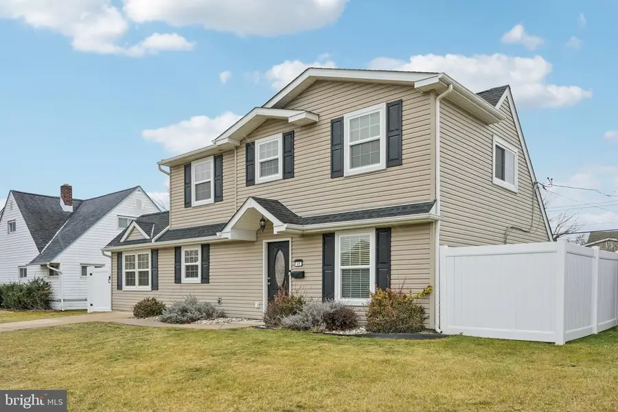 45 Nickelhill Ln, Levittown, PA 19054 - Image #2
