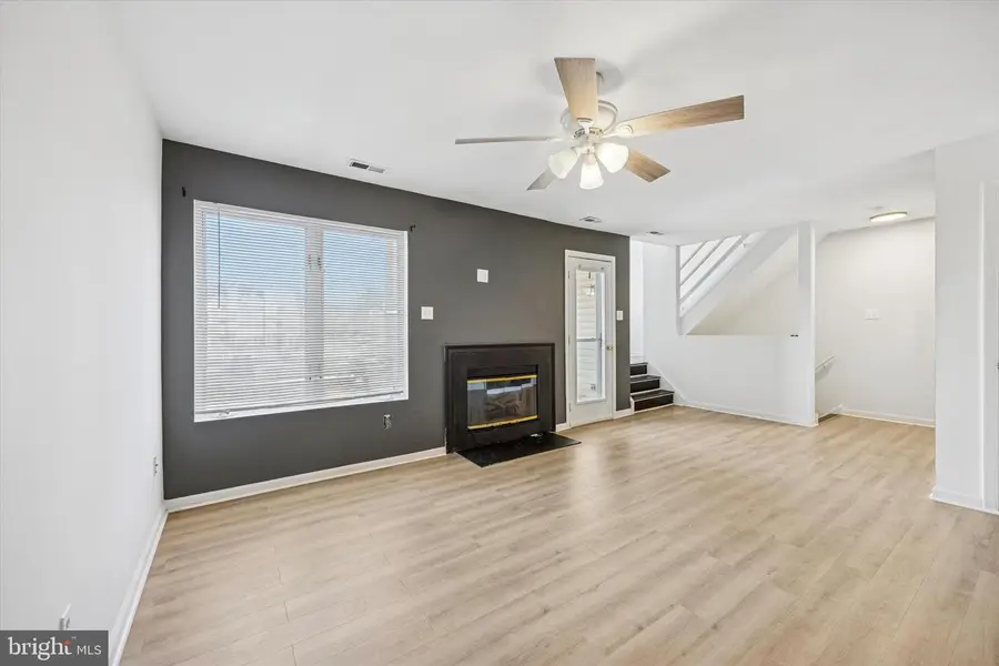 238 Colette Ct, Levittown, PA 19057 - Image #2