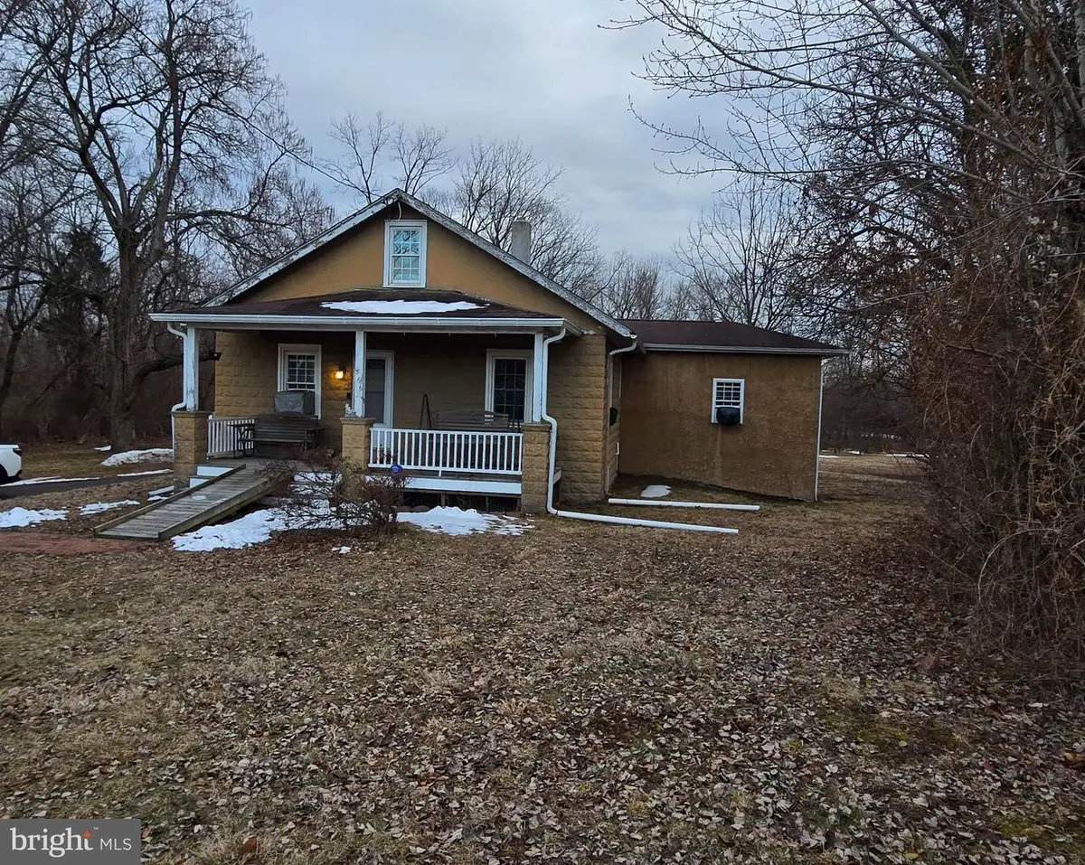 566 New Britain Rd, Doylestown, PA 18901 - #1