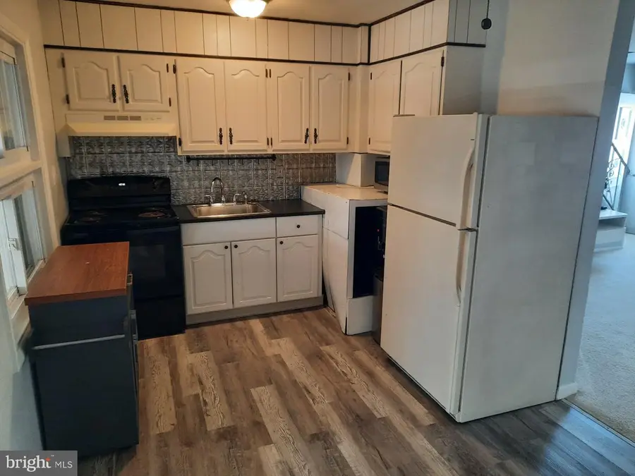 35 Viking Ln, Levittown, PA 19054 - Image #2