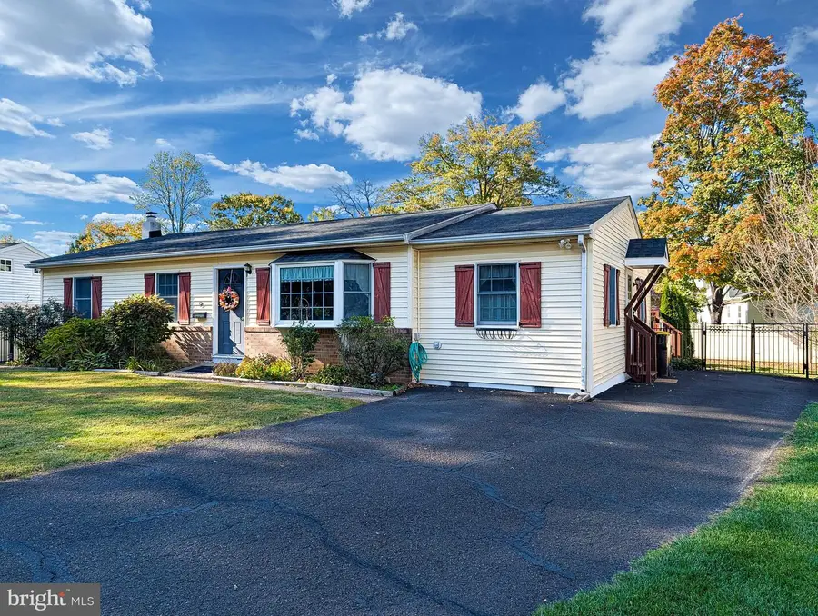 9 Maple Ln, Doylestown, PA 18901 - Image #2