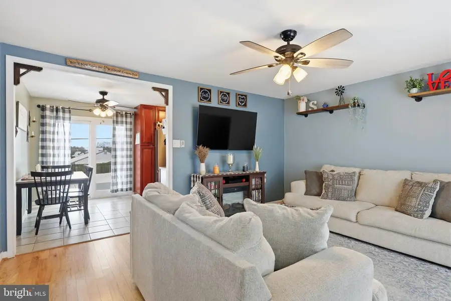 682 Trenton Rd, Fairless Hills, PA 19030 - Image #3