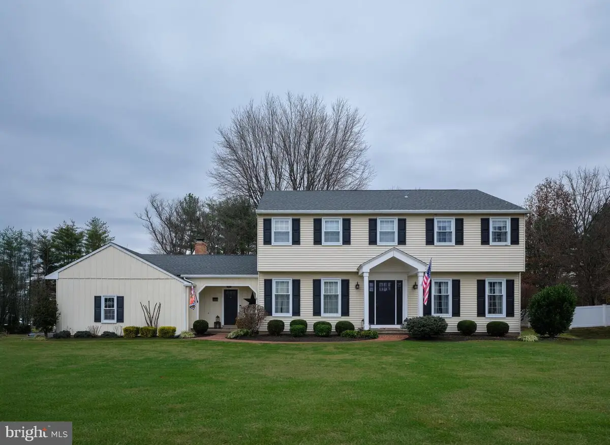 225 Chestnut Valley Dr, Doylestown, PA 18901 - Image #1