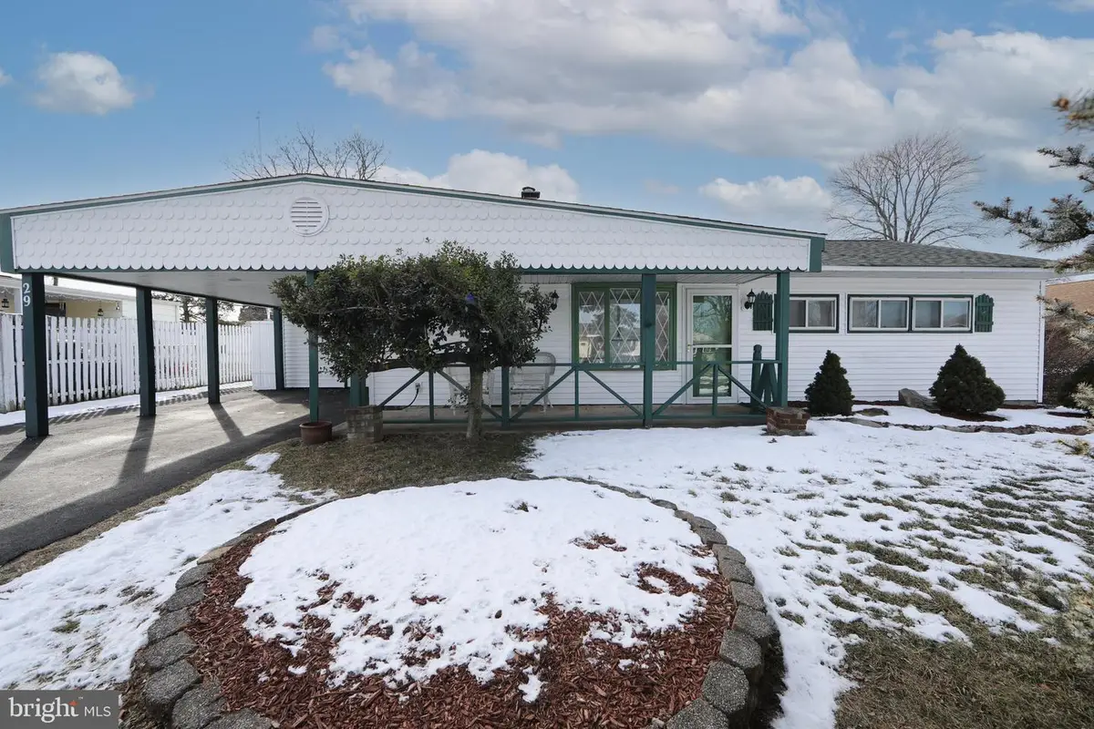 29 Pond Ln, Levittown, PA 19054 - Image #1