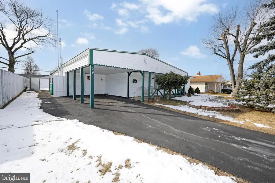 29 Pond Ln, Levittown, PA 19054 - Image #3