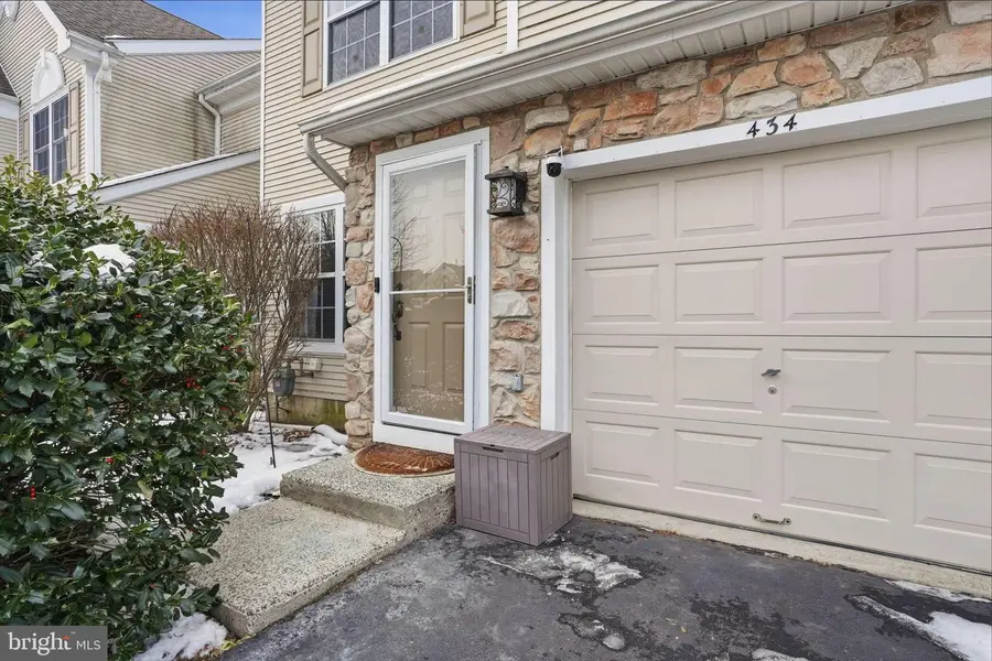 434 Mahogany Walk, Newtown, PA 18940 - Image #2