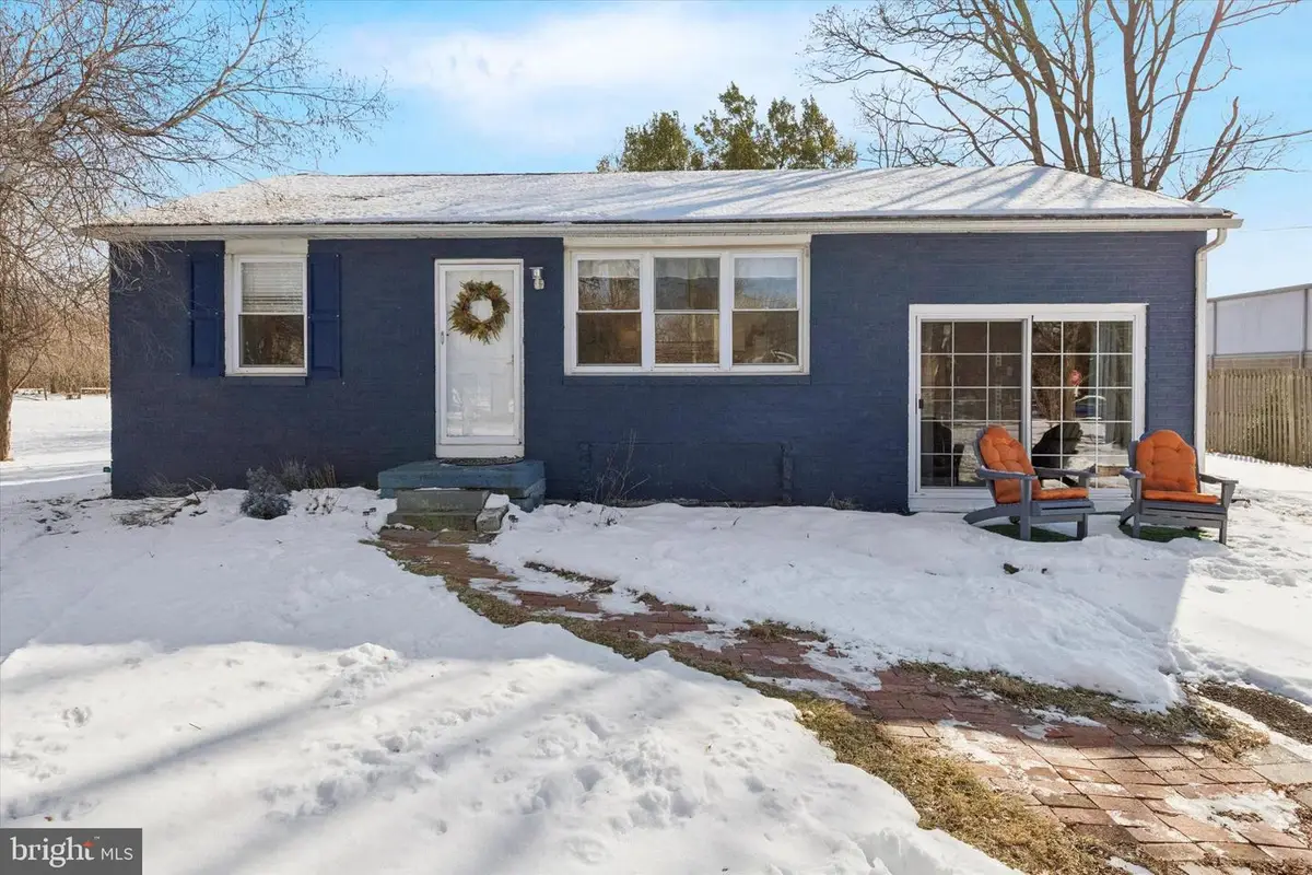 15 Maple Ave, Line Lexington, PA 18932 - #1