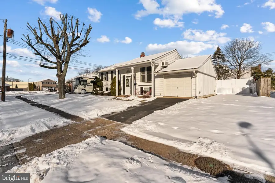 1021 Brookfield Cir, Quakertown, PA 18951 - Image #2