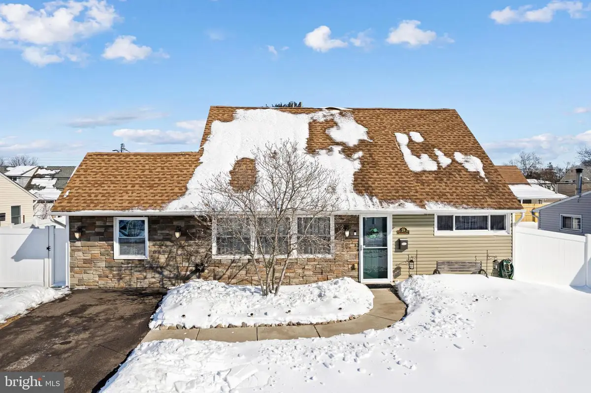 28 Macintosh Rd, Levittown, PA 19056 - Image #1