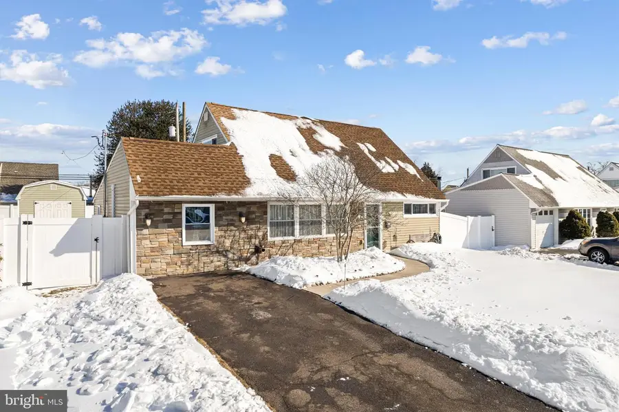 28 Macintosh Rd, Levittown, PA 19056 - Image #2