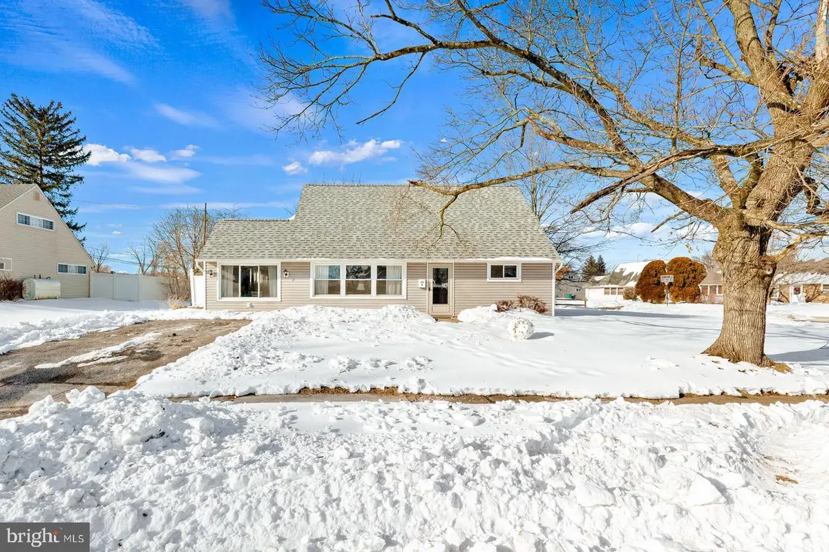 2 Norman Ave, Levittown, PA 19055 - Image #1