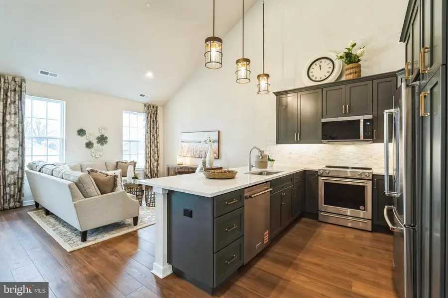 8 Ivy Ln #94, Levittown, PA 19055 - Image #2