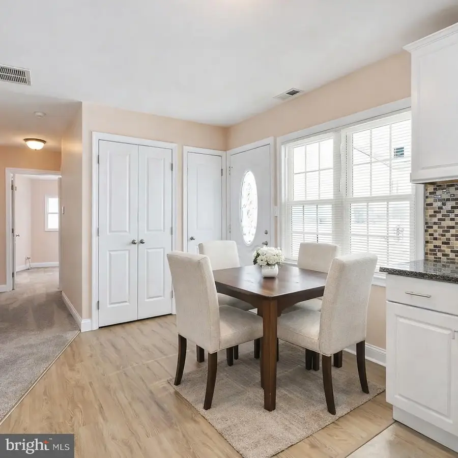 302 Oaktree Dr, Levittown, PA 19055 - Image #3