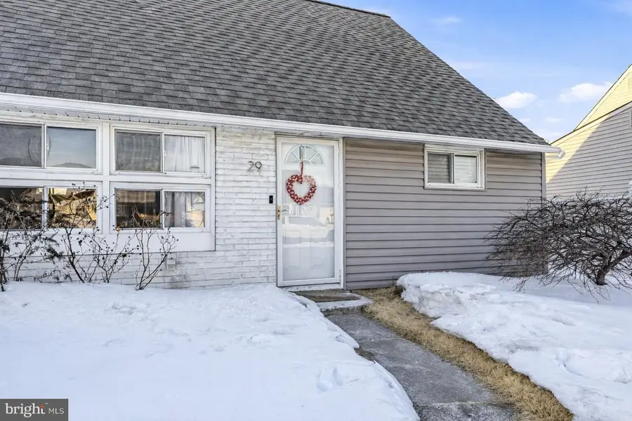 29 New Pond Ln, Levittown, PA 19054 - Image #3