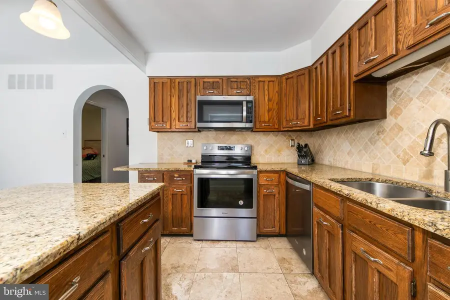 17 Essex Pl, Newtown, PA 18940 - #3