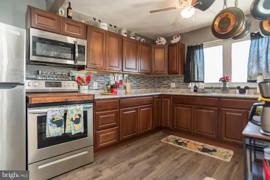 49 Ice Pond Rd, Levittown, PA 19057 - Image #2