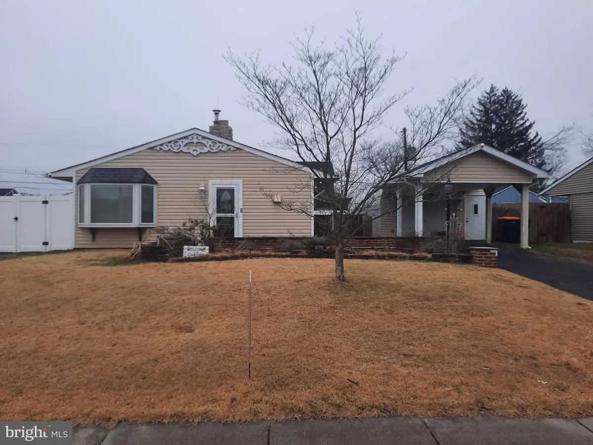 33 Laurel Ln, Levittown, PA 19054 - #1