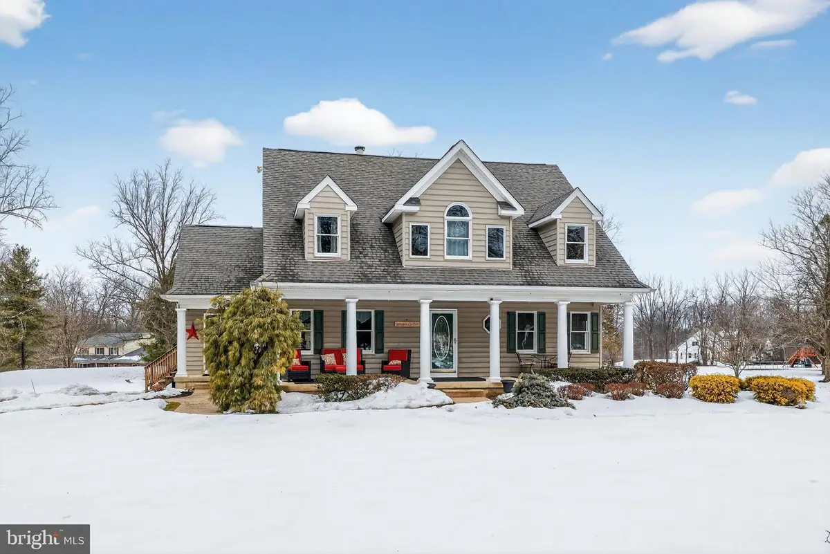 712 Broad St, Perkasie, PA 18944 - #1