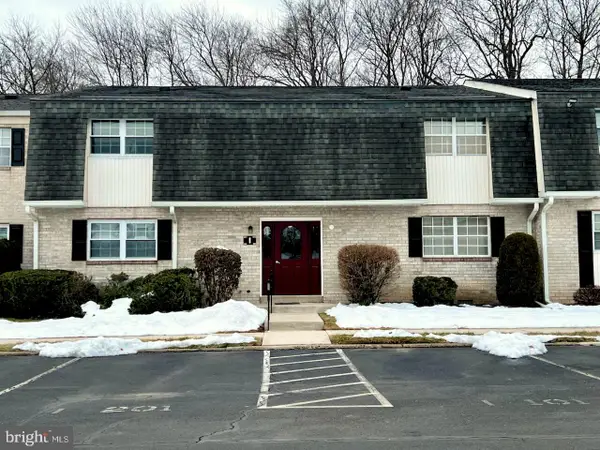 204-i Hampton Xing, SOUTHAMPTON, PA 18966