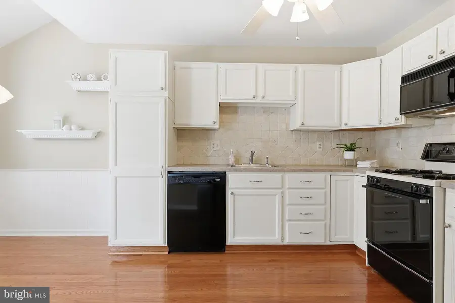 25 Honey Locust Ln, Newtown, PA 18940 - #3