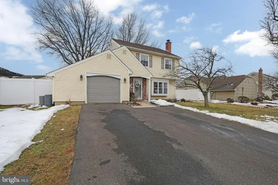 612 S Queen Anne Dr, Fairless Hills, PA 19030 - #3