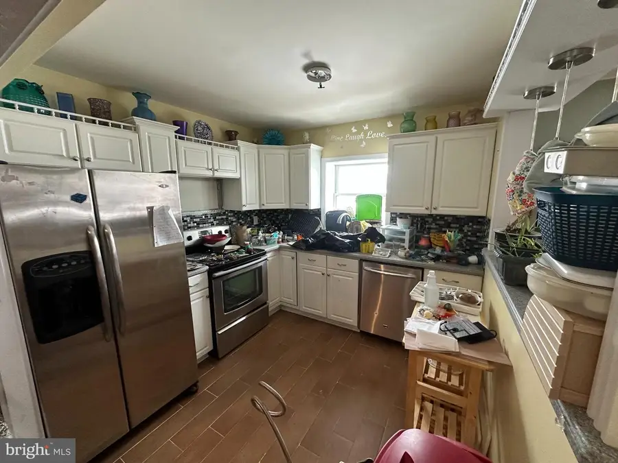 56 Goldenridge Dr, Levittown, PA 19057 - #3