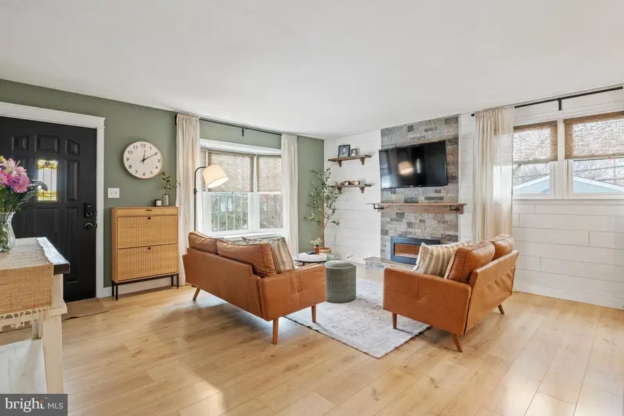 607 S Chubb Dr, Doylestown, PA 18901 - #3