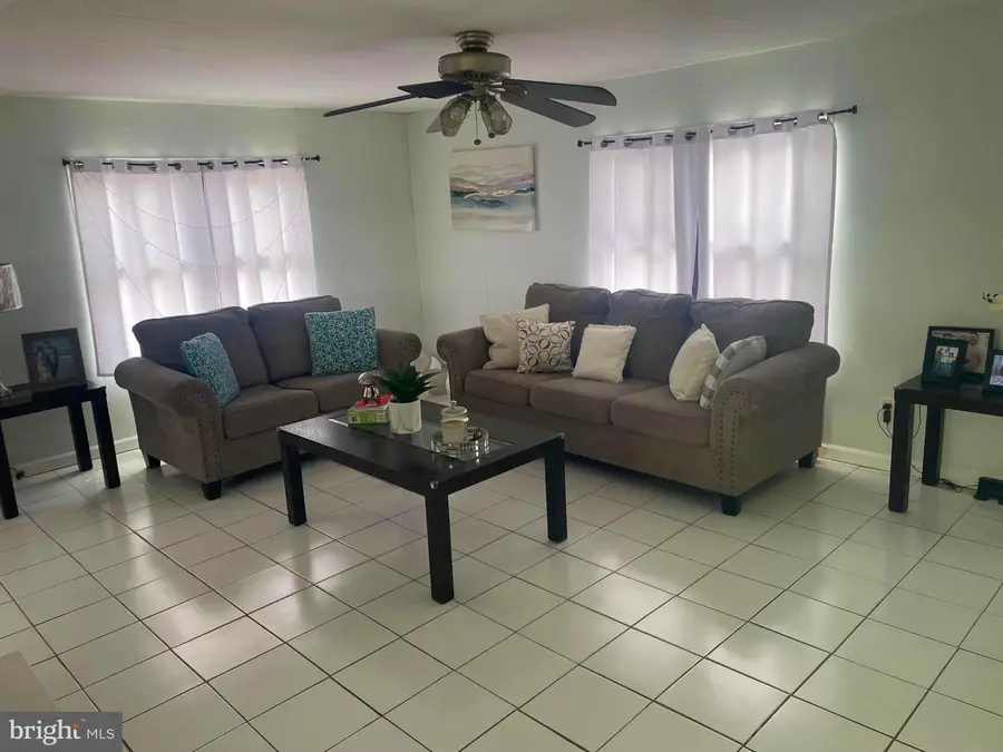 6033 Falmont Dr, Morrisville, PA 19067 - #2