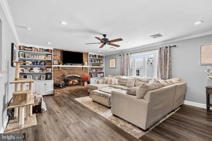 9 Honey Locust Rd, Levittown, PA 19056 - #3