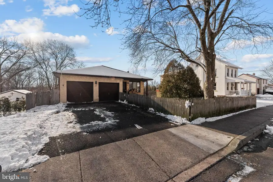 611 S 9th St, Perkasie, PA 18944 - #2