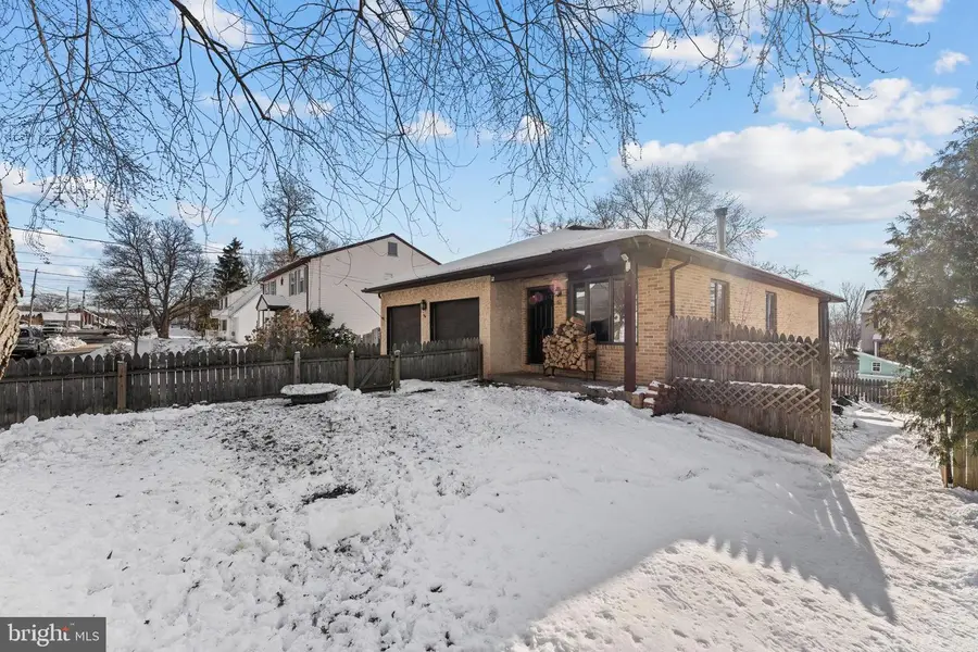 611 S 9th St, Perkasie, PA 18944 - #3