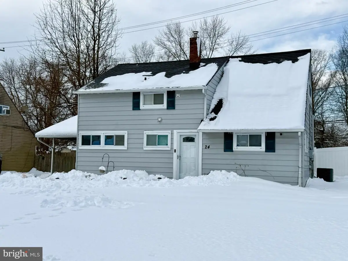 24 Roundwood Ln, Levittown, PA 19055 - #1