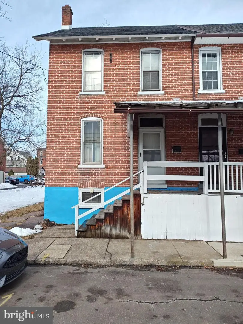 21 E Walnut St, Sellersville, PA 18960 - #1