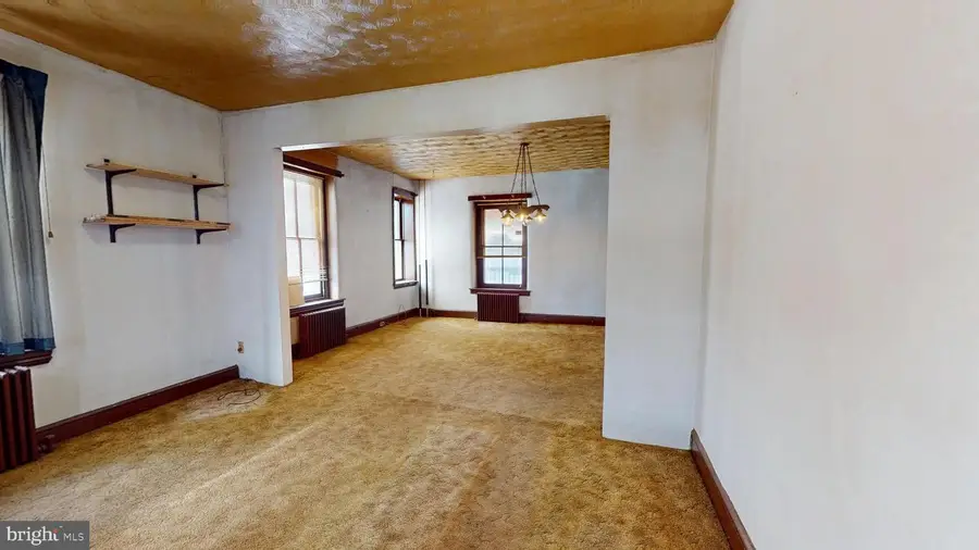 21 E Walnut St, Sellersville, PA 18960 - #2