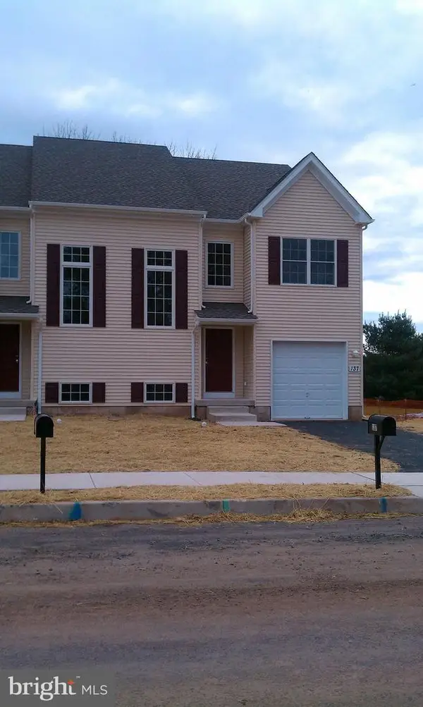 135 Sugarbush Dr, PERKASIE, PA 18944