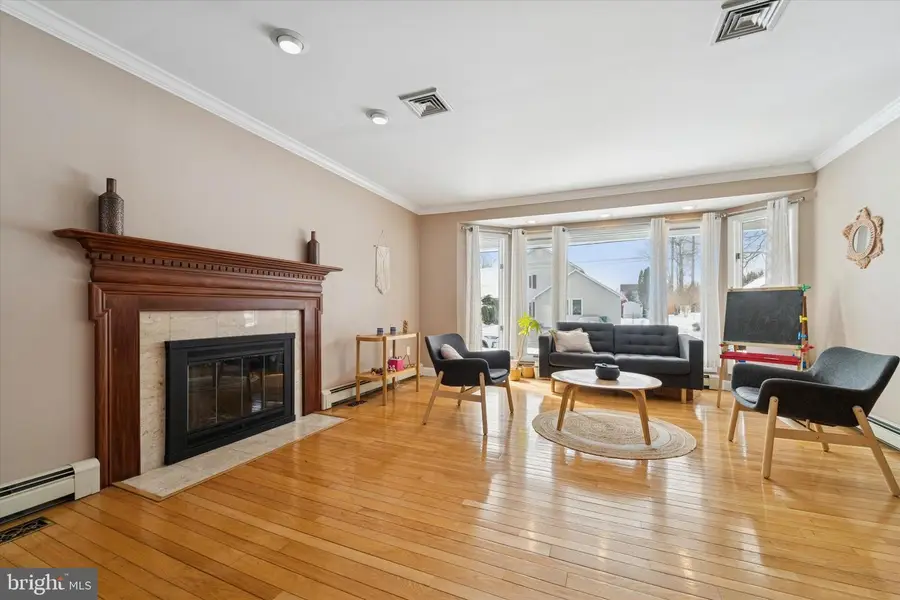 527 E Ravine St, Langhorne, PA 19047 - #3