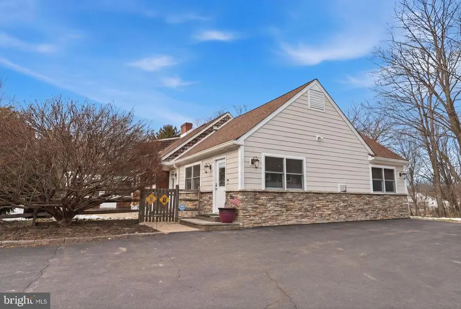 682 Whirlaway Dr, Warminster, PA 18974 - #2