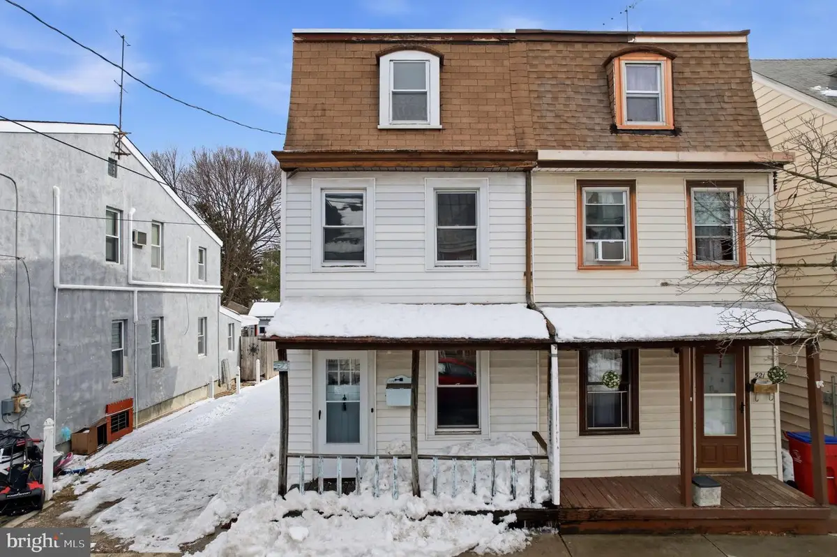 523 Swain St, Bristol, PA 19007 - #1