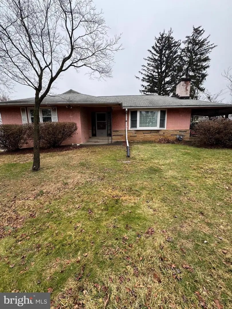 1429 County Line Rd, Huntingdon Valley, PA 19006 - #1