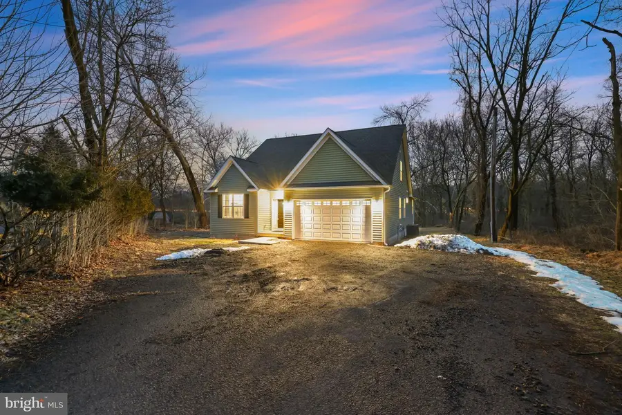 588 Almshouse Rd, Doylestown, PA 18901 - #2