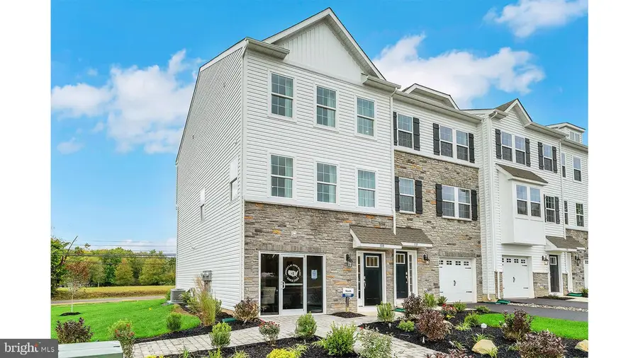 107 Bell Ct, Sellersville, PA 18960 - #3