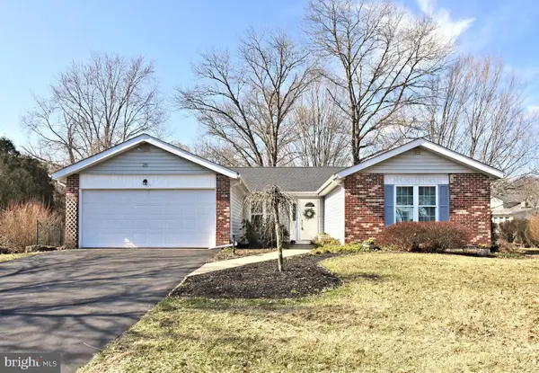 25 S Lancaster Ln, NEWTOWN, PA 18940